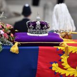 Шпионка Маркл и психопат Карл III: королевская семья погрязла в скандалах