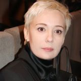 Неудачные браки, дети от разных мужчин и борьба за приемную дочь: загадочная личная жизнь Хаматовой