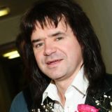 Одна выскочила замуж в 18, а вторая отказалась от фамилии: что стало с дочками Евгения Осина