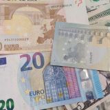 Стоит ли хранить деньги в долларах и евро в 2022 году