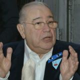 Молодая жена Петросяна дарит ненужную одежду прихожанам храма