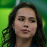 Посиневшую Загитову нашли в машине после премьеры Ледникового периода