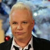 Назвавший себя сыном покойного Моисеева шоумен намерен эксгумировать тело звезды