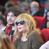 Жуть! Потерявшая волосы после хирургического вмешательства Пугачева натянула на голову убогий парик