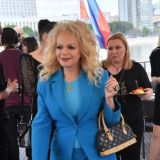 Из пухлой тетки в стройную леди: как преображалась Лариса Долина