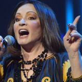 Мать оставляла на чужих людей, а дети тыкали пальцем: непростое детство сына Ротару