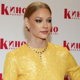 Ходченкова предстала перед фанатами с накладным беременным животом.