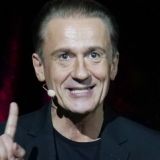 Нашел молодую жену, но отцом так и не стал: как складывалась жизнь Олега Меньшикова