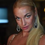 Волочкова вновь села на шпагат в необычном месте