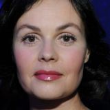 Кот Андреевой сделал ей массаж