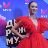 Бузову назвали безголосой и бездарной