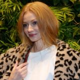 Светлана Ходченкова в скромном наряде поразила россиян своей красотой