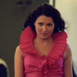 Роскошная Нетребко прокатилась верхом на коне