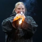 Кровь и боль: спектакль с участием 82-летней Максаковой закончился вызовом 