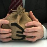 Перевалит за 100 рублей? Судьбу курса евро обозначил экономист