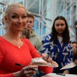 Волочкова предстала рядом с сотрудником спецслужб