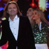 С Новым Годом: Маликов окружил себя множеством прекрасных дам