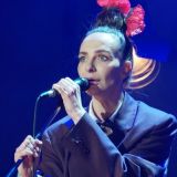 Изменившаяся Варнава примерила необычный парик