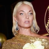 Волочкову раскритиковали фанаты за чересчур открытый купальник