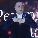 Петросян щегольнул в пальто с натуральным мехом