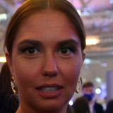 Муцениеце поглощает бутерброды с колбасой и рыбой в ОАЭ