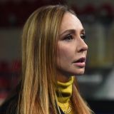 Появившаяся в черном платье Навка не смогла сдержать чувств