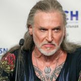 Джигурда оставил автограф в чужом паспорте – видео