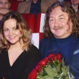 Жена Николаева помогает собрать гуманитарную помощь для пострадавших в Турции