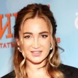 Ждем пополнение: Распластавшаяся на камеру Бузову показала округлившиеся формы