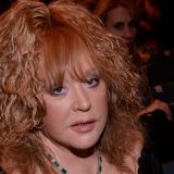 Лицо Пугачевой показали вблизи