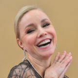 57-летняя Зудина на радостях не застегивает одежду