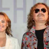 Жена Николаева похвасталась наградой за музыкальные заслуги