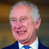 Слетевший с катушек Карл III пошел на принцип: принцу Гарри не позавидуешь