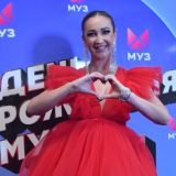 Бузову засмеяли за фон для фото