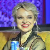 Цымбалюк-Романовская в нежно-бежевой шубке и прозрачных перчатках восхитила народ