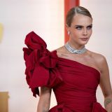 Блестки, длинные перчатки и табу на прозрачные платья: Главные модные тренды 