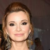 Животные Орловой трогательно заботятся о новорожденной дочери