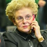 Малышева рассказала, почему мужчины могут потерять сознание в туалете