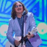 Жена прилюдно обняла Николаева после концерта