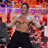 Стас Костюшкин показал свой накачанный пресс