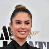 Оставшаяся с двумя детьми Муцениеце исполнила роль матери в новом сериале