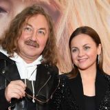 Сменившая прическу жена Николаева стала неузнаваемой