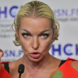 Россияне раскритиковали ставшую певицей Волочкову