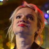 “В кустах”: умчавшаяся к морю Цымбалюк-Романовская впилась в клавиши на людях