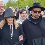 Селфи на фоне покойника: похороны Юдашкина превратились в бенефис Пугачевой