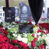 Пугачевой стало дурно на могиле бывшего мужа