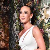 Полуобнаженная Ольга Бузова в бассейне показала изменившуюся фигуру в купальнике