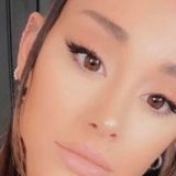 Красота внутри и снаружи: 7 лучших песен для медитации от Арианы Гранде