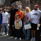 Караулова, Подольская, Костюшкин: звезды привели детей в зоопарк ради гималайского медведя