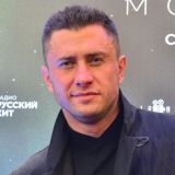 Павел Прилучный поцеловал на людях Наталью Рудову